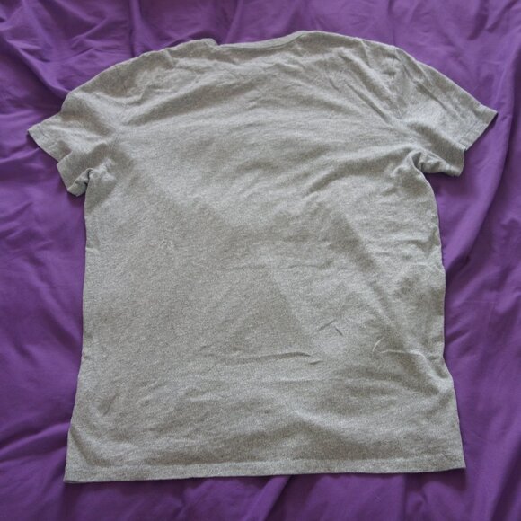 Gap Size XL Made in Vietnam Grey T-Shirt with front Pocket - Picture 10 of 13
